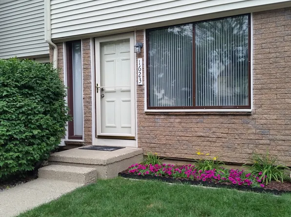 1623 Wimbledon Dr Unit 16-1, Walled Lake, MI 48390