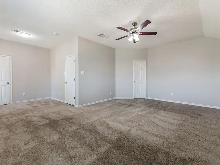 6902 Graham Dr — Photo 10