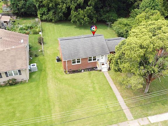 2nd image of 804 Dorset Ave