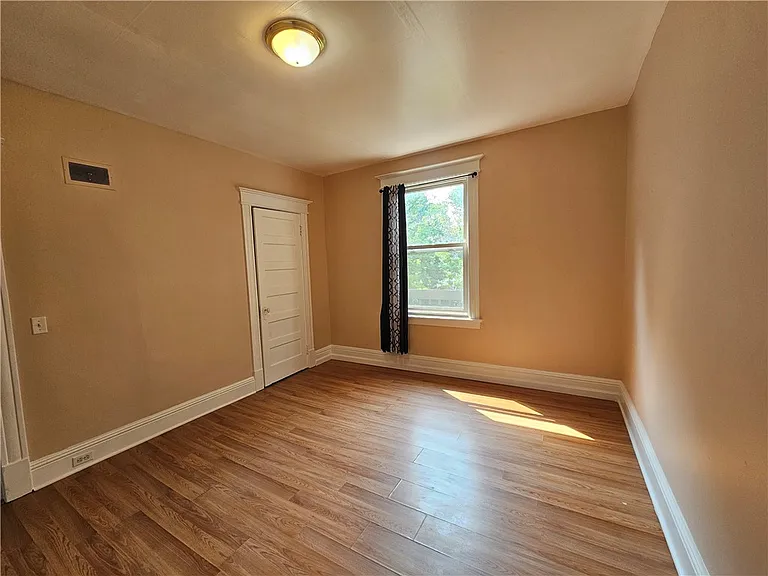 105 Sherman Pkwy — Photo 13