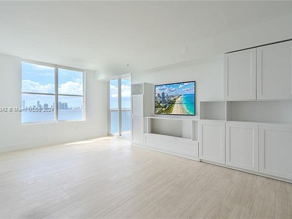 4th image of 1800 Sunset Harbour Dr #1902/4