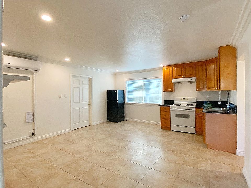 1st image of 1848 Bolanos Ave #1/2
