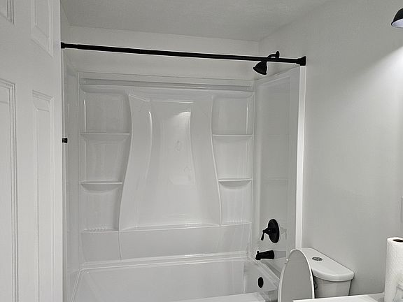 5th image of 2324 Newton St #2324