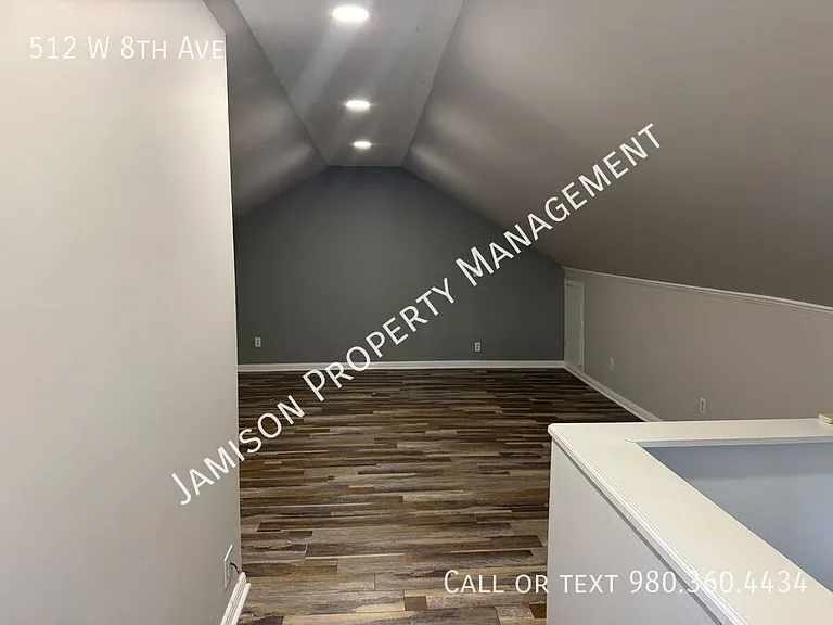 512 W 8th Ave — Photo 13