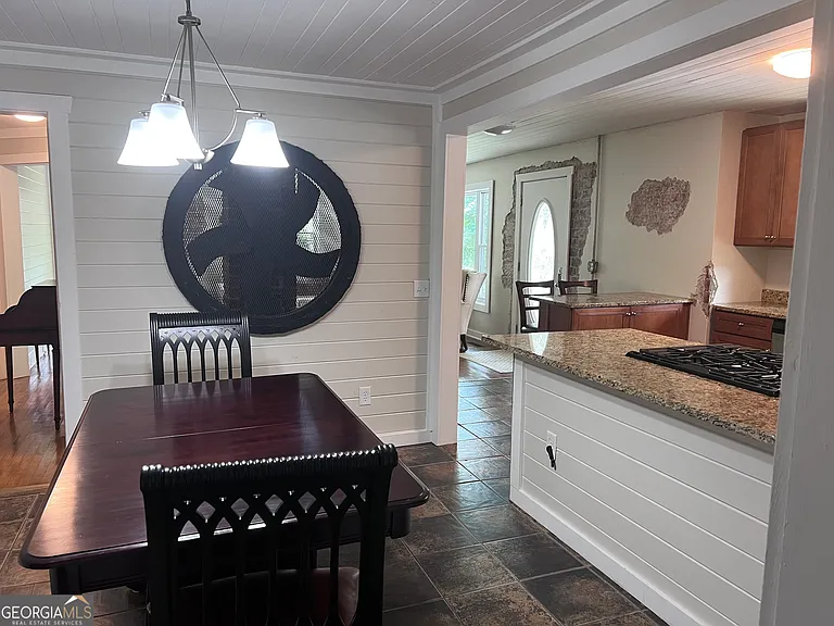 66 Logan Ln — Photo 8