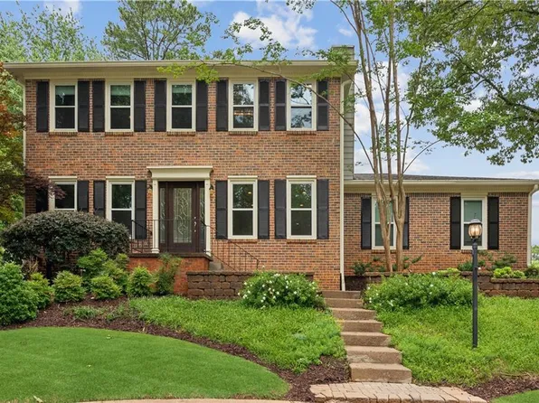 9800 Woodfall Dr, Roswell, GA 30076