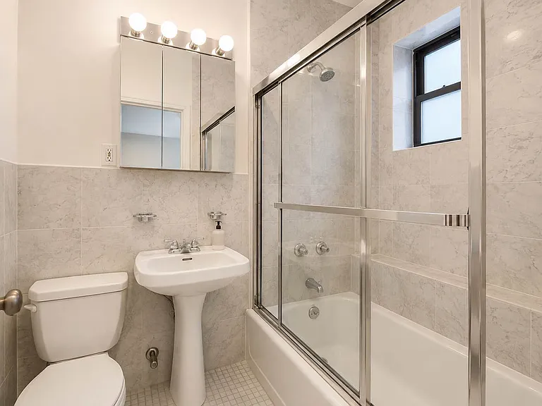 240 E 83rd St #5B — Photo 4