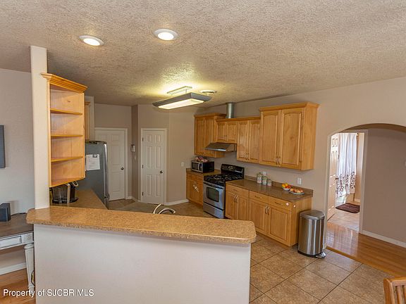 3rd image of 6423 Castle Rock Cir