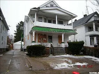 3139 E 99th St photo 1