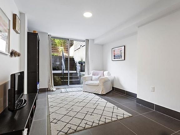 4th image of 133 S 1st St #1F
