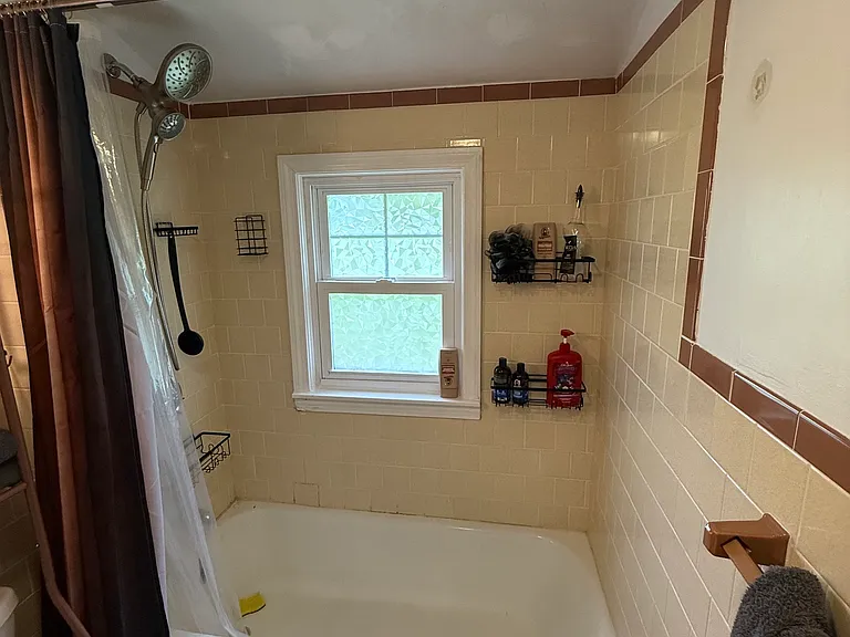 158 Houghton St #B — Photo 35