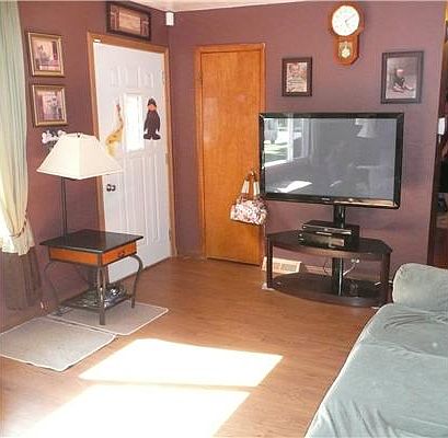 3rd image of 928 Sussex Dr