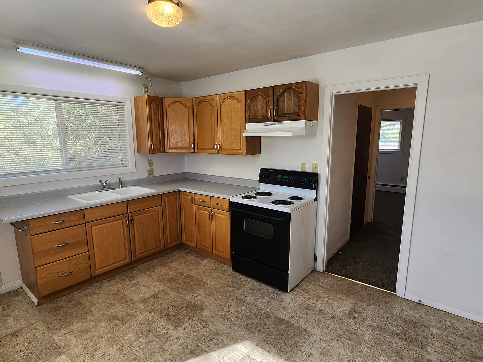 2 bed, 900 sqft, $1,275 — Photo 2