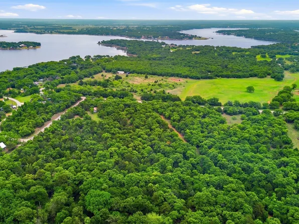 936 Carter Lake Dr, Bowie, TX 76230