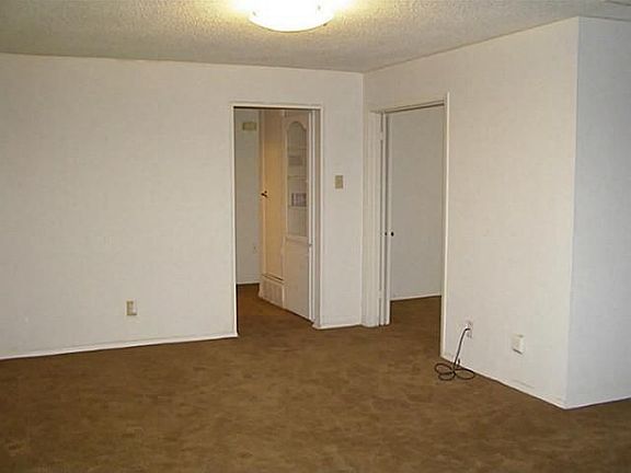 3rd image of 622 Cambridge Dr
