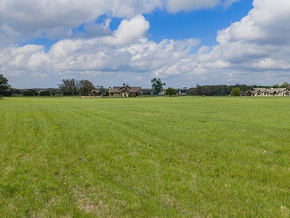 3rd image of Tract 4 E Old World Lane