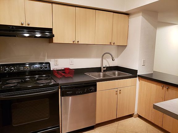 4th image of 2411 W Horatio St Unit 521