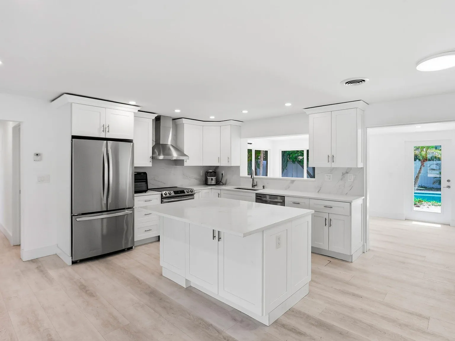 4 bed, 3.0 bath, 1679 sqft, $7,000 — Photo 4