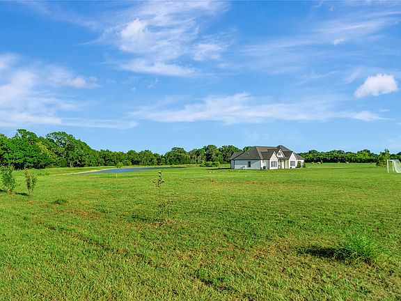 3rd image of 390 Paxton Rd