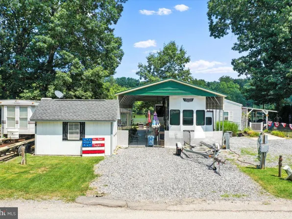 27 Boo Blvd, Falling Waters, WV 25419