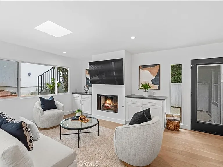 1320 Thayer Ave — Photo 13