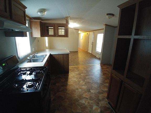 5th image of 513 Jennifer Dr