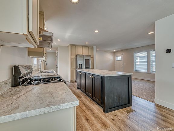3rd image of 9103 N Union St #143