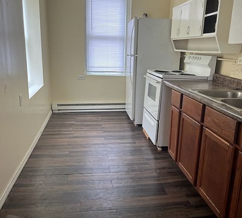 5th image of 320 E 8th St #1
