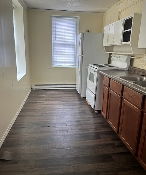 320 E 8th St #1 — Photo 6