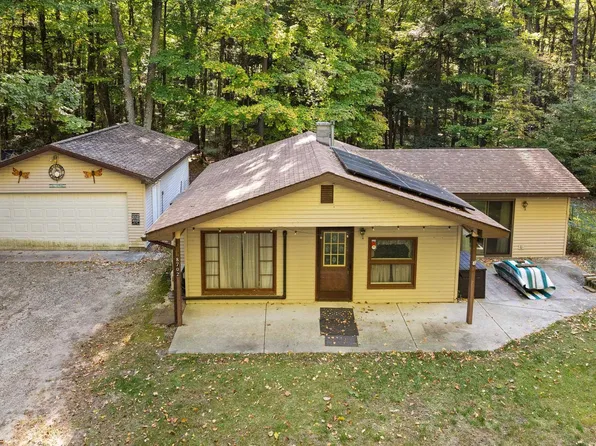 8702 Deadstream Rd, Honor, MI 49640