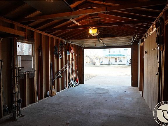 2nd image of 301 1st St S