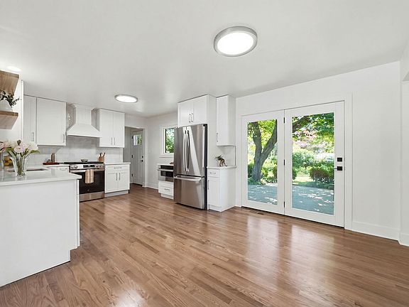 4th image of 1801 N Iris Dr