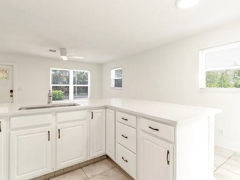 411 Summa St — Photo 7