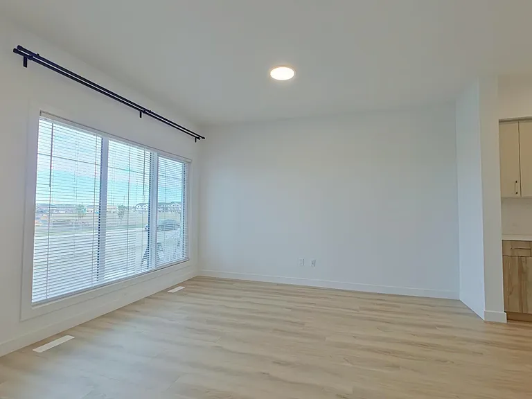 1037 Aster Blvd NW — Photo 2