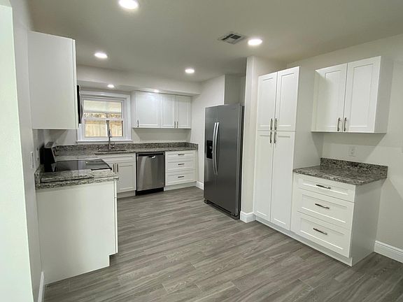 4th image of 2801 Lorna Dr