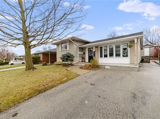 2133 Meadowbrook Rd, Burlington, ON L7P2A6