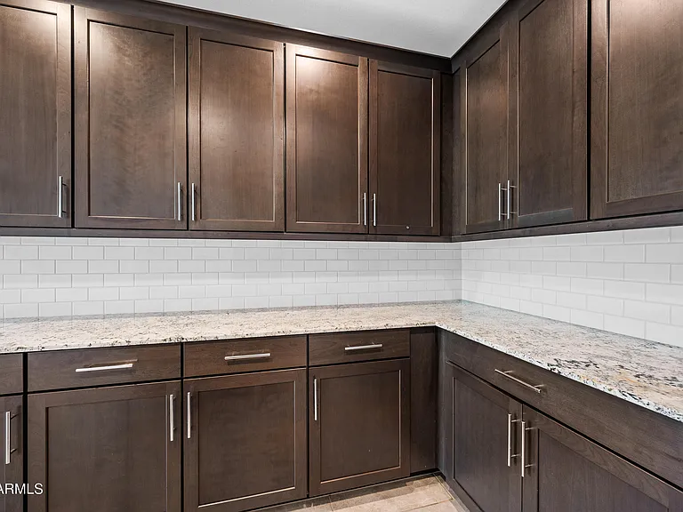 8911 W Solano Dr — Photo 10