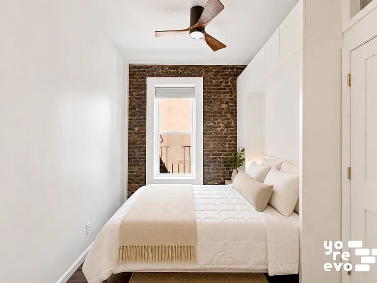 211 W 10th St #2B — Photo 7