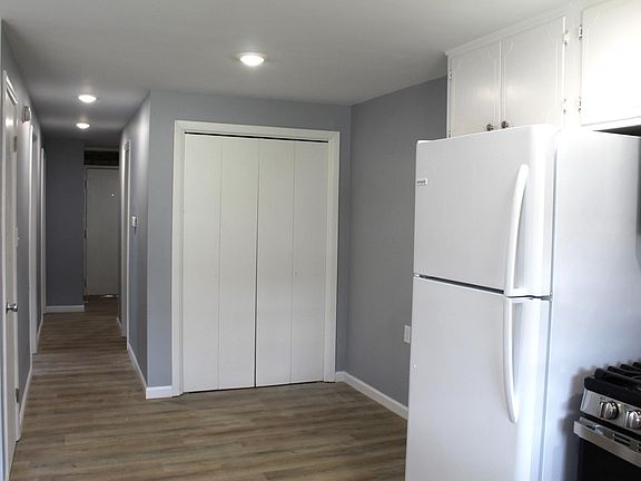 4th image of 725 W Stone St #3
