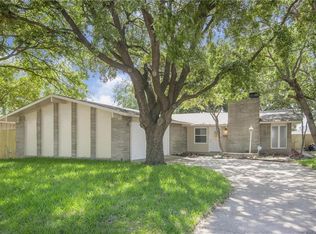 11851 High Meadow Dr, Dallas, TX