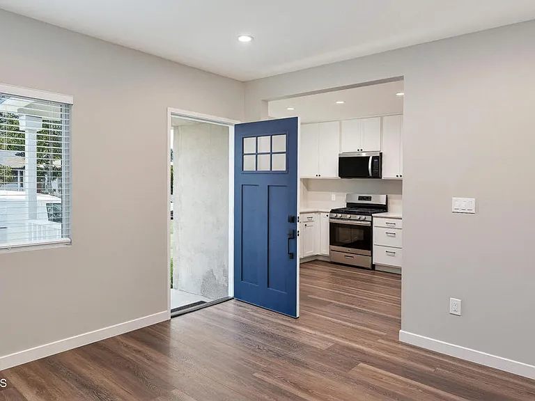 4419 Corliss St — Photo 2