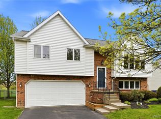 141 Lyndhurst Rd, Buffalo, NY 14221