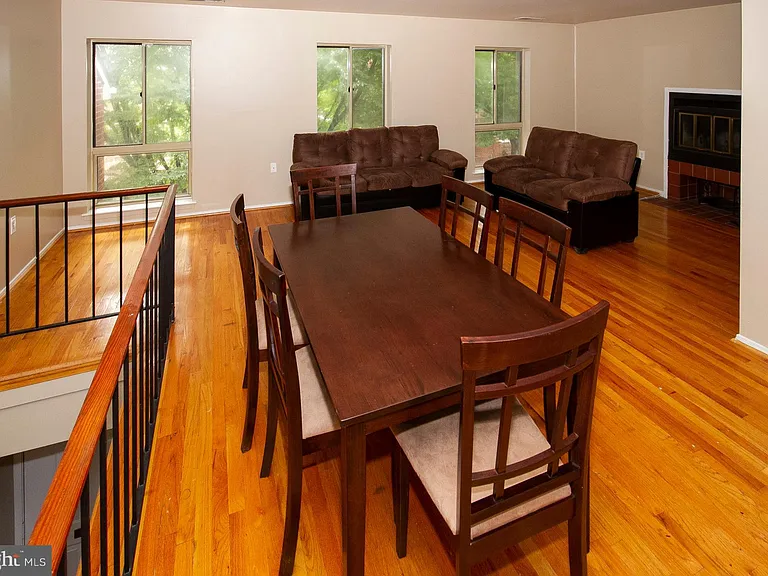 10 W Lee St #B-R72 — Photo 7