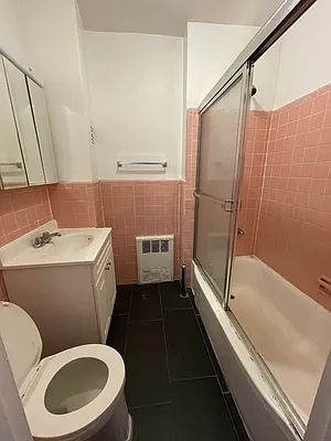 Rented by NYC LUXURY APT RENTALS CO LLC | media 9