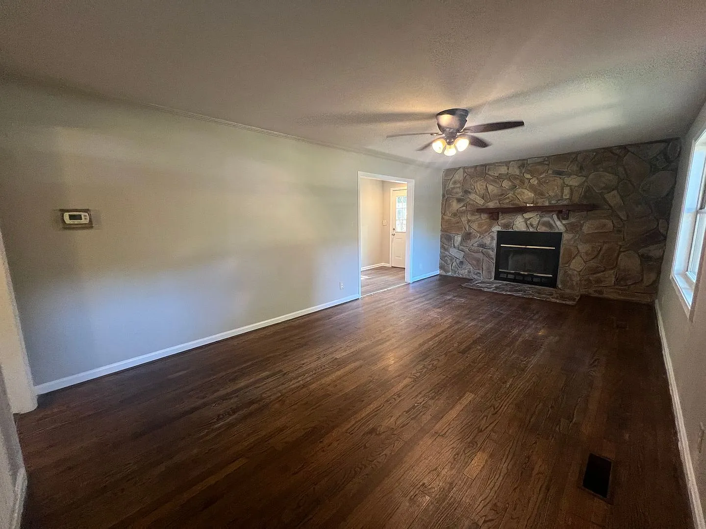 3 bedroom 1 bathroom home off Skyland Blvd — Photo 2