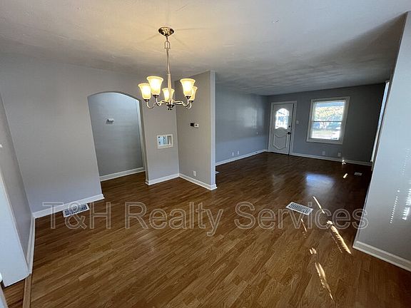 5th image of 4920 Hillside Ave