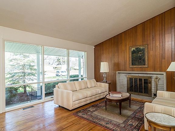 3rd image of 573 Edinborough Dr