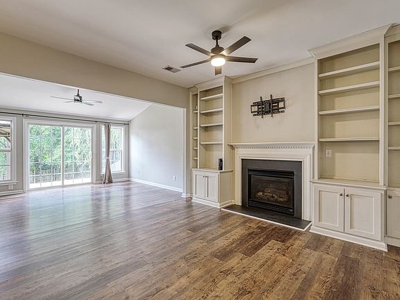 2nd image of 135 Castleton Cir
