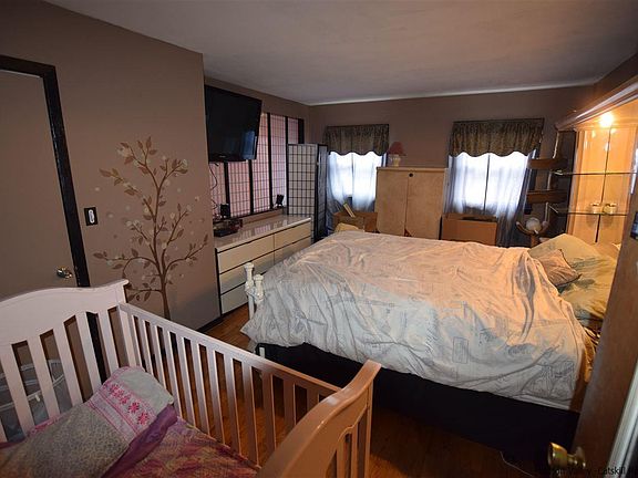 4th image of 57 Vails Gate Heights Dr