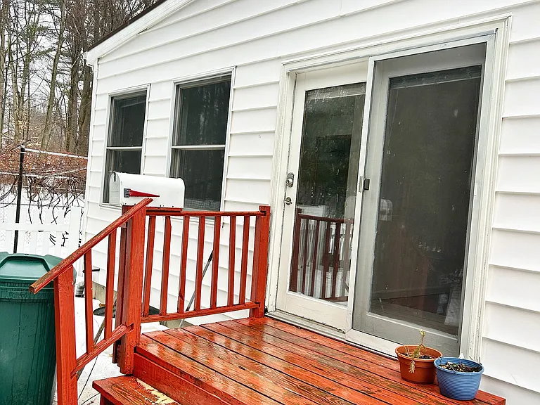 Edgewood Dr — Photo 18